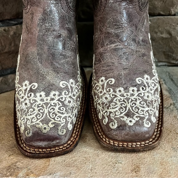Corral Brown and Cream Embroidered Western Boots - Picture 6 of 16